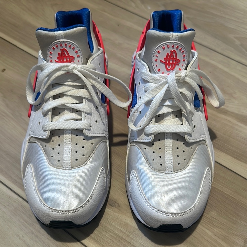 Nike Men’s Huarache - White and Blue Sneakers - Size 8.5